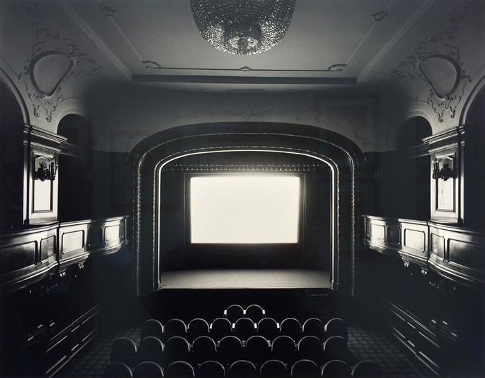 Hiroshi Sugimoto, Metro Cinema, 2001, Galerie Johannes Faber - Paris Photo 2018 - Image courtesy of the artist and the gallery - Photo by the PhotoPhore