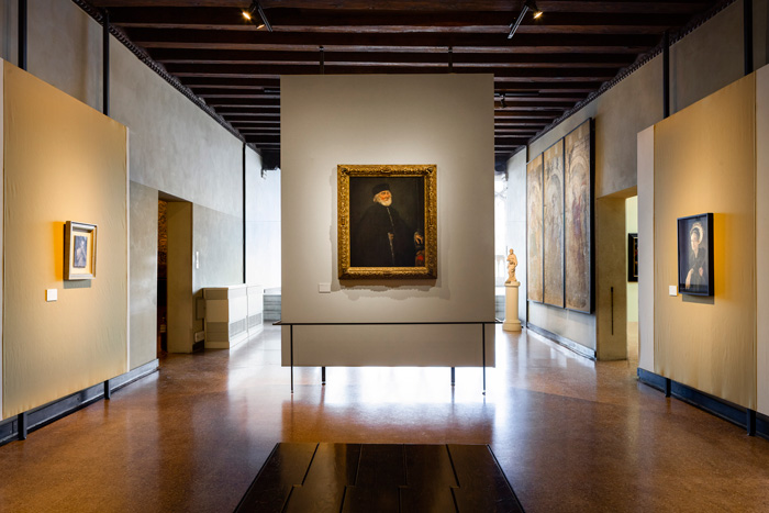 Dialoghi Contemporanei con Tintoretto [Contemporary Dialogues with Tintoretto], exhibition view at Galleria Giorgio Franchetti alla Ca' D'Oro Image Courtesy: Zuecca Projects. Photo: Marco Dabbicco