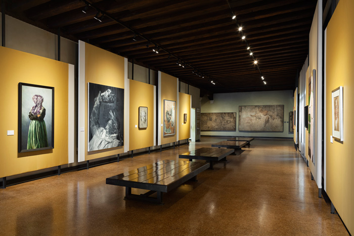 Dialoghi Contemporanei con Tintoretto [Contemporary Dialogues with Tintoretto], exhibition view at Galleria Giorgio Franchetti alla Ca' D'Oro Image Courtesy: Zuecca Projects. Photo: Marco Dabbicco
