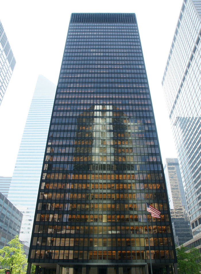Ludwig Mies van der Rohe and Philip Johnson, Seagram Building, New York, USA (1958) [detail]. Image courtesy of Noroton. Public Domain Copywright through Wikipedia